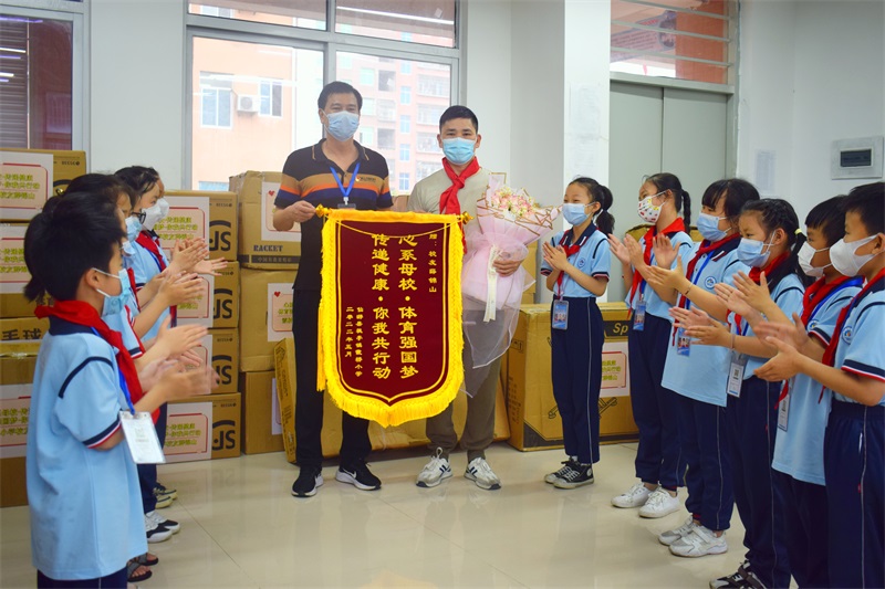“茗唐”連鎖茶品牌創(chuàng)始人薛錦山疫情三年累計為家鄉(xiāng)捐資捐物價值130萬余元！